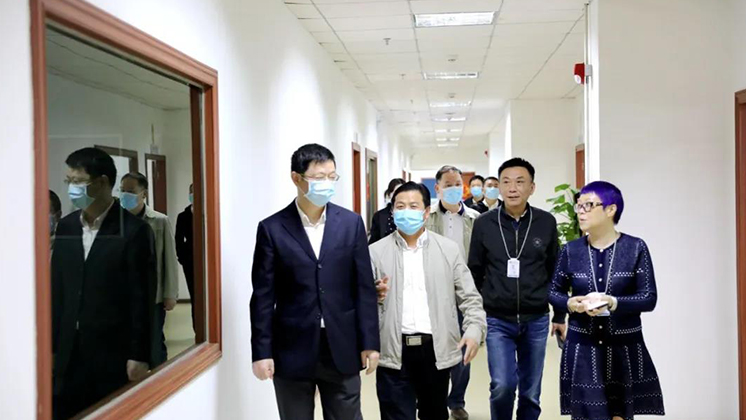 省政府口岸辦副主任、省商務廳口岸處處長羅專一行蒞臨炬神電子開展聯(lián)點服務工作