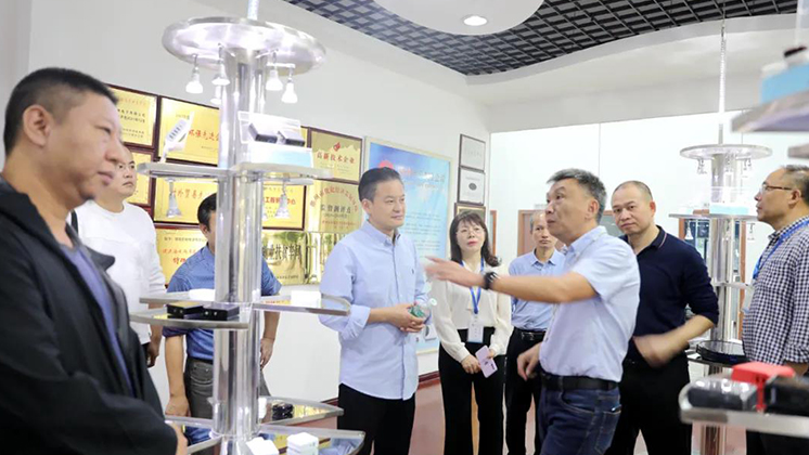市政協(xié)副主席、九三學社郴州市委主委潘執(zhí)坤一行調(diào)研炬神電子