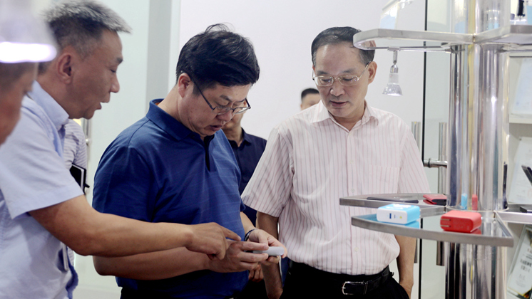 市委常委、副市長(zhǎng)徐懷好走訪炬神電子 ：全力、熱情、周到提供服務(wù)